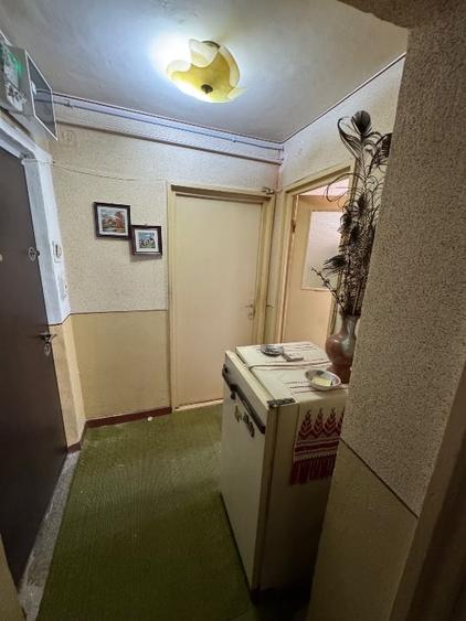 Apartament cu 3 camere semidecomandat, mobilat în Ostroveni