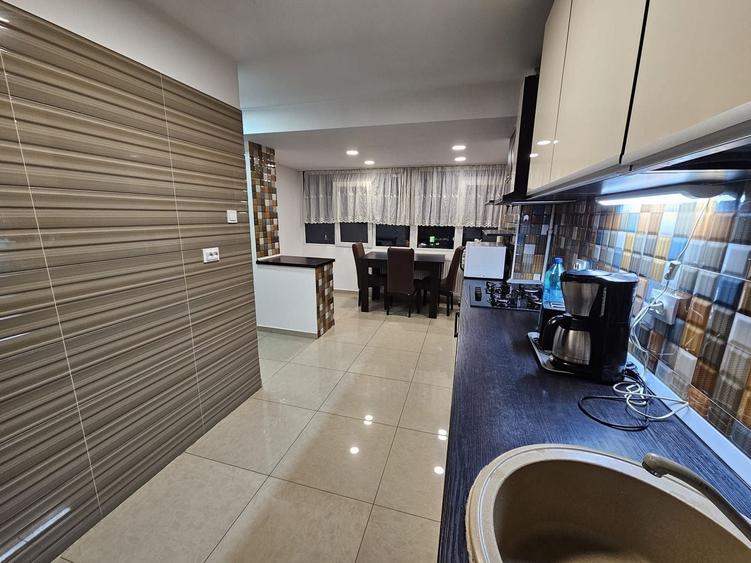 Apartament cu 3 camere, mobilat în Decebal