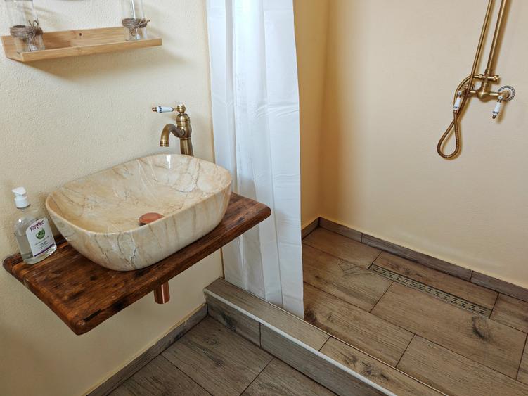 Casă cu 4 camere cu Canalizare în Râșnov