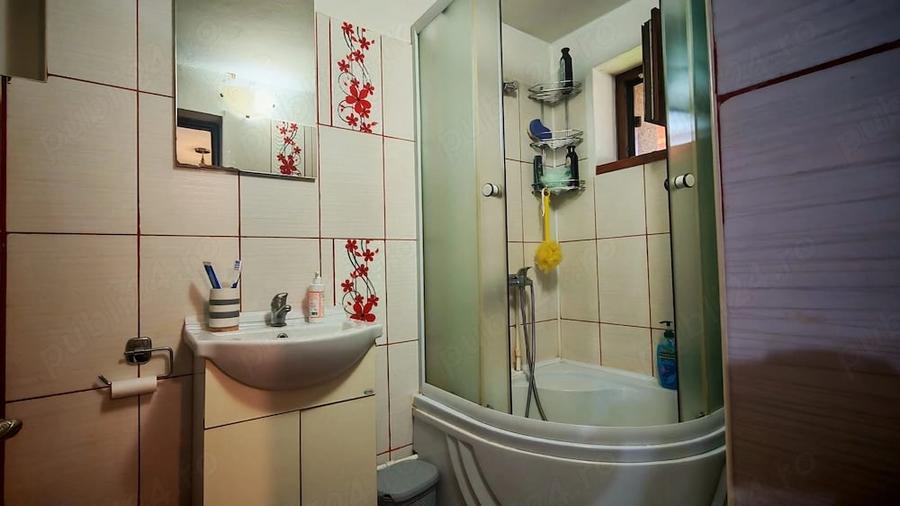 Casă cu Teren 1550 Mp în Roșia de Secaș
