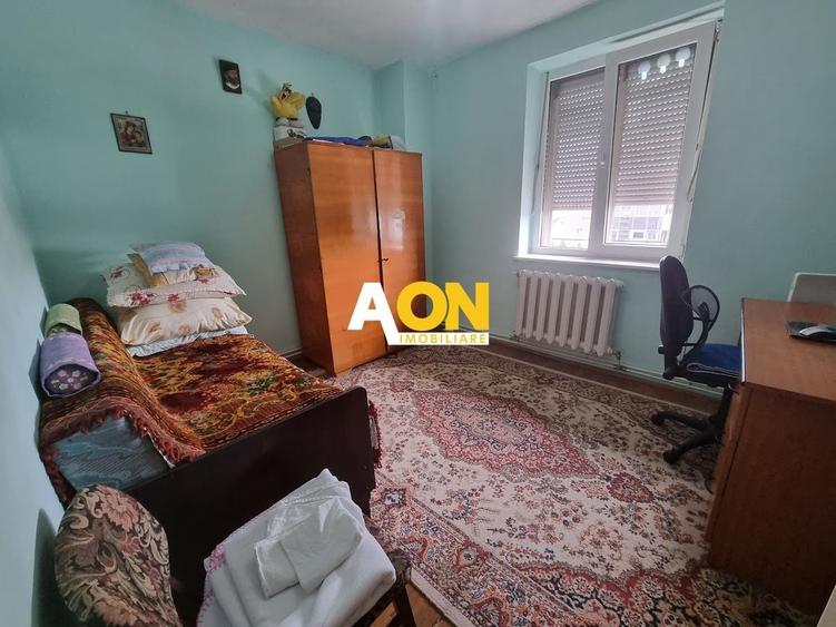 Apartament cu 4 camere decomandat în Central