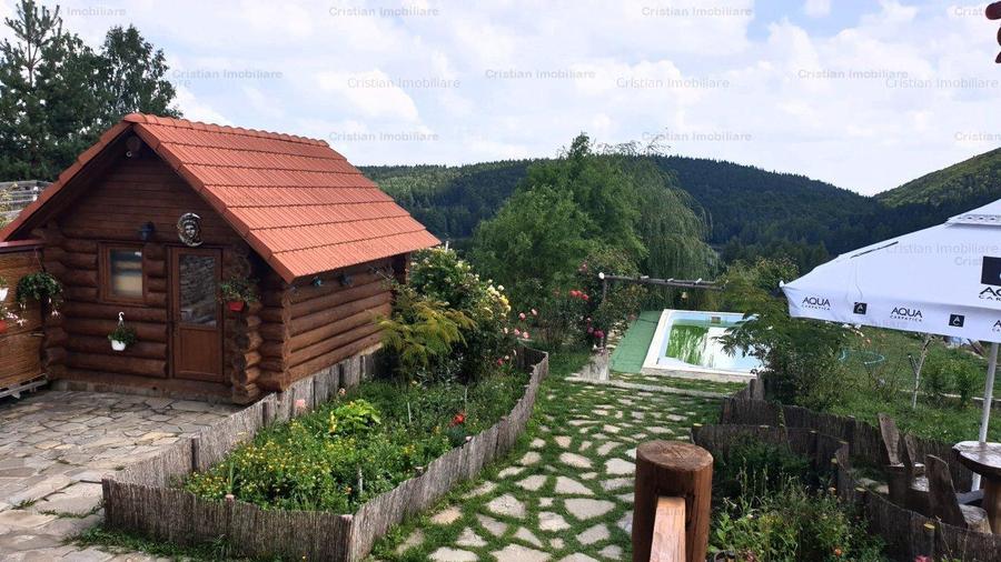 Casă cu 12 camere cu Canalizare în Plaiu Nucului