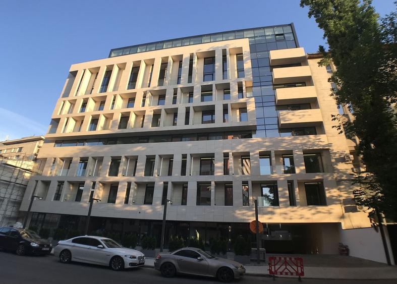 Birou, de 6,250 mp, în Dacia