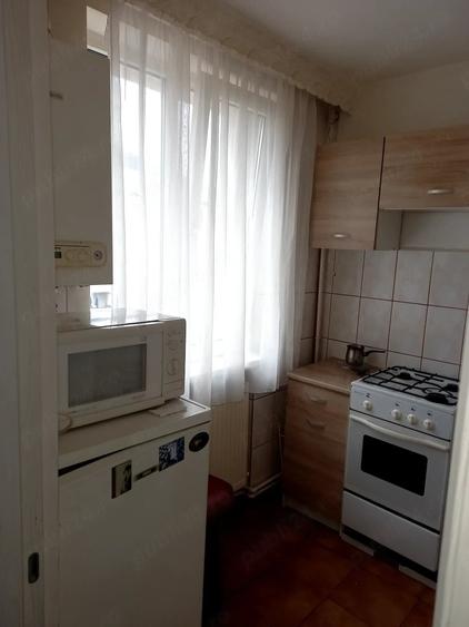 Garsonieră decomandată în Precista