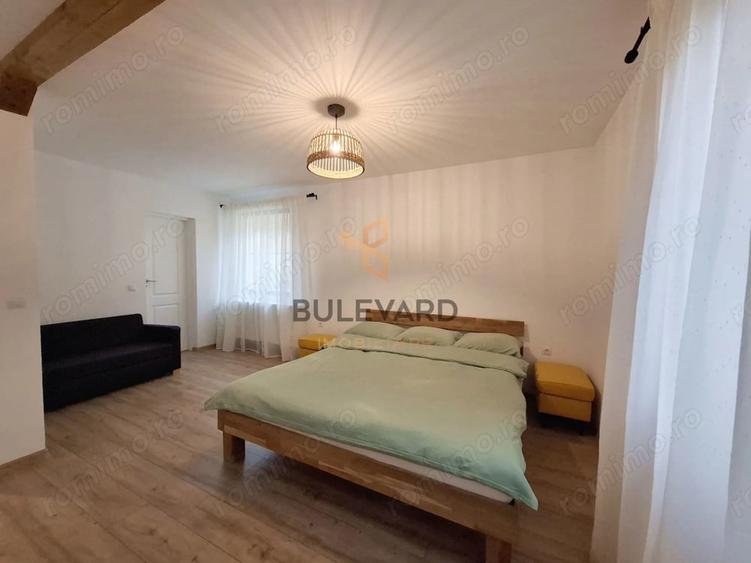 Casă cu Teren 6300 Mp în Groși