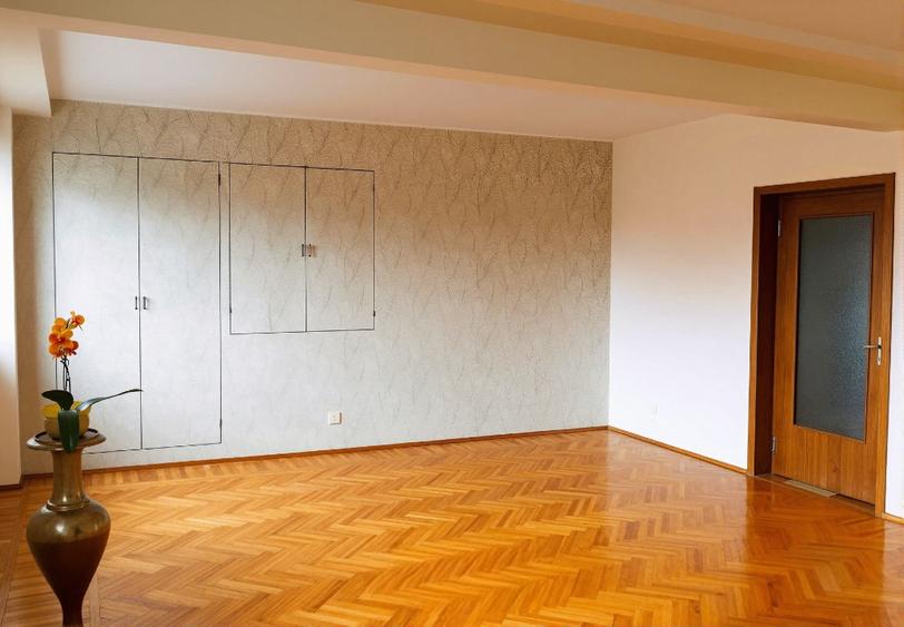Apartament cu 3 camere decomandat, mobilat în Cotroceni