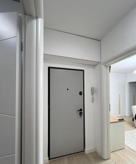 Apartament cu 2 camere semidecomandat, mobilat în 1 Mai