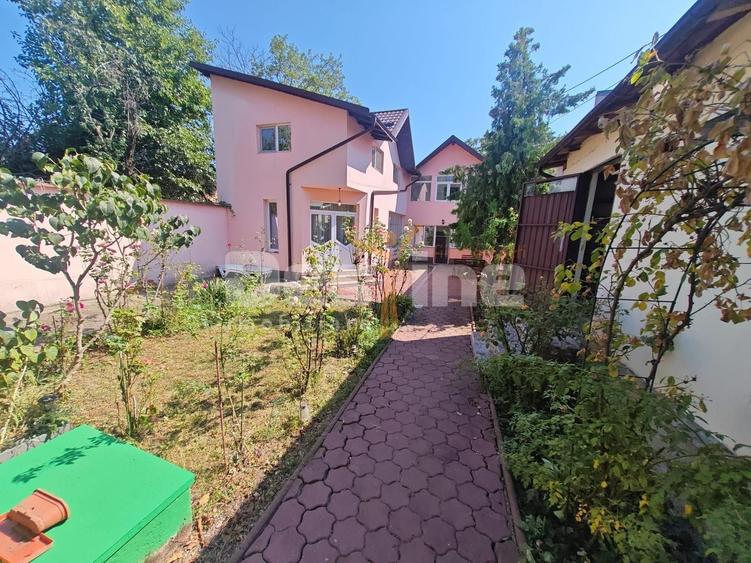 Casă individuală cu 7 camere cu Canalizare în Bereasca