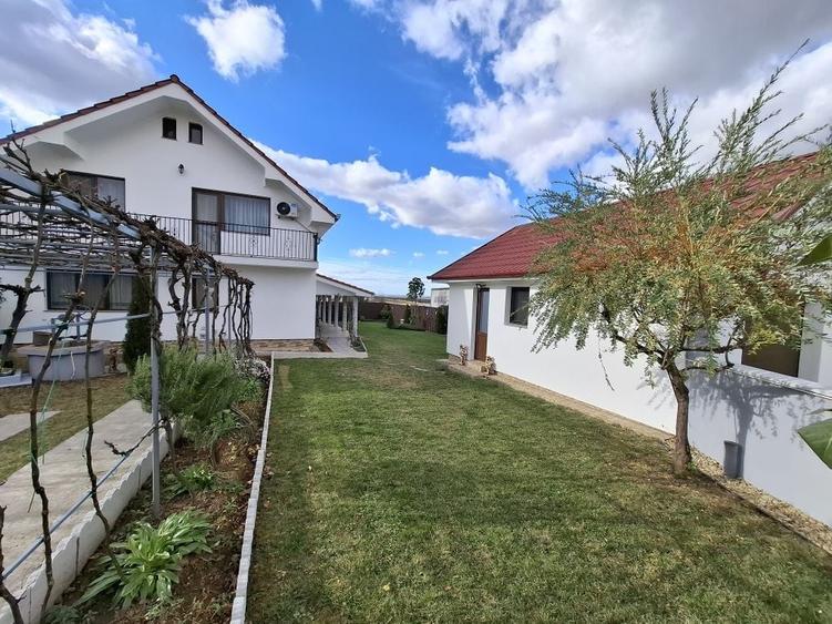 Casă cu 4 camere în Cordău