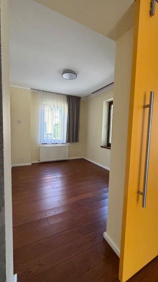 Casă individuală cu 12 camere cu Teren 400 Mp în Kiseleff