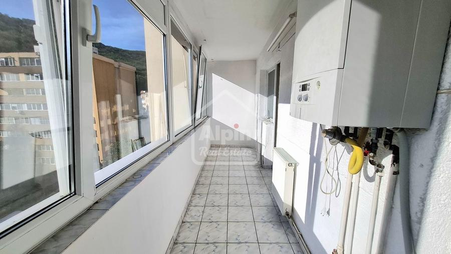 Apartament cu 4 camere decomandat în Răcădău