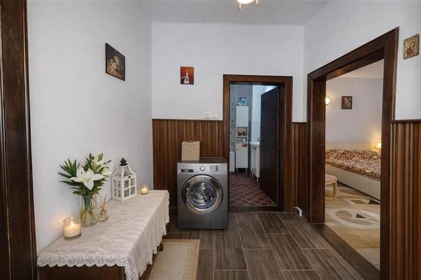 Casă individuală cu 3 camere cu Teren 1741 Mp în Central