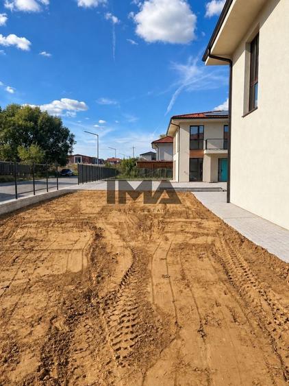 Duplex cu 5 camere cu Canalizare în Chinteni