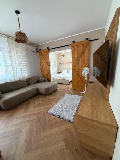 Apartament cu 2 camere semidecomandat, mobilat în Dacia