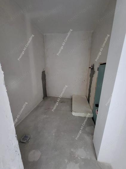 Apartament cu 3 camere semidecomandat în Dumbrăvița