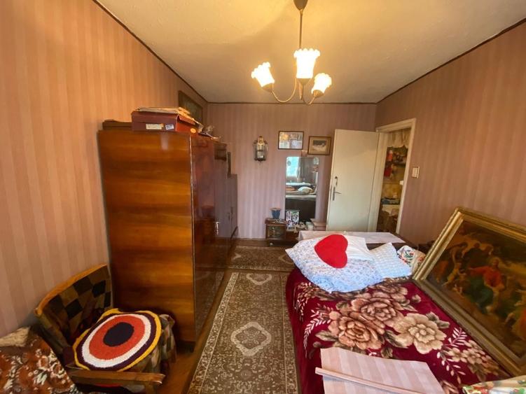 Apartament cu 3 camere semidecomandat, mobilat în Central