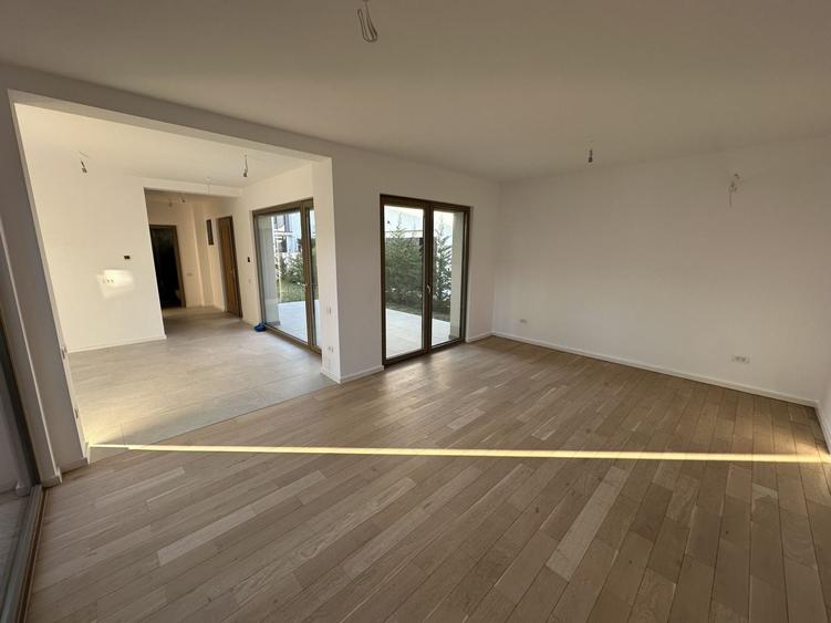 Duplex cu 4 camere cu Canalizare în Exterior Nord