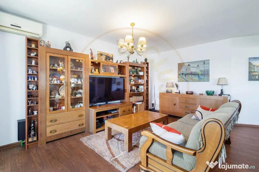 Casă cu 7 camere cu Teren 766 Mp în Central