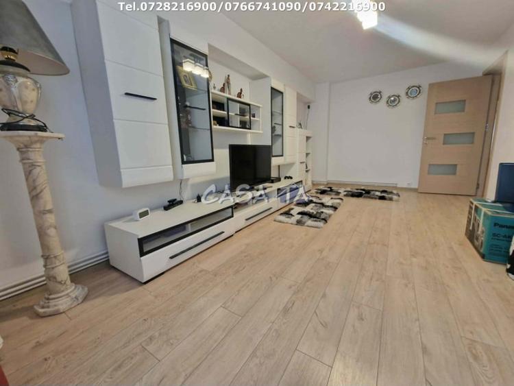 Apartament cu 4 camere decomandat în Central