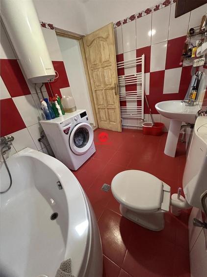 Casă cu 4 camere cu Teren 555 Mp în Eforie