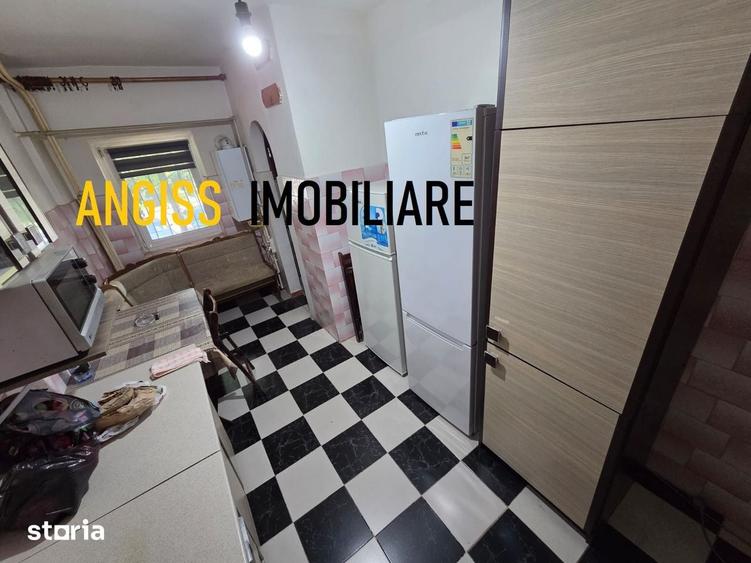 Apartament cu 3 camere decomandat în Babadag