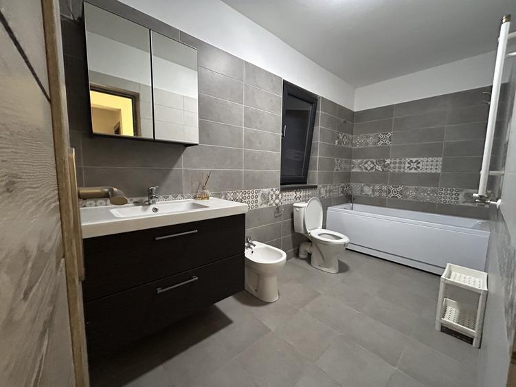 Duplex cu 4 camere cu Canalizare în Popas Păcurari