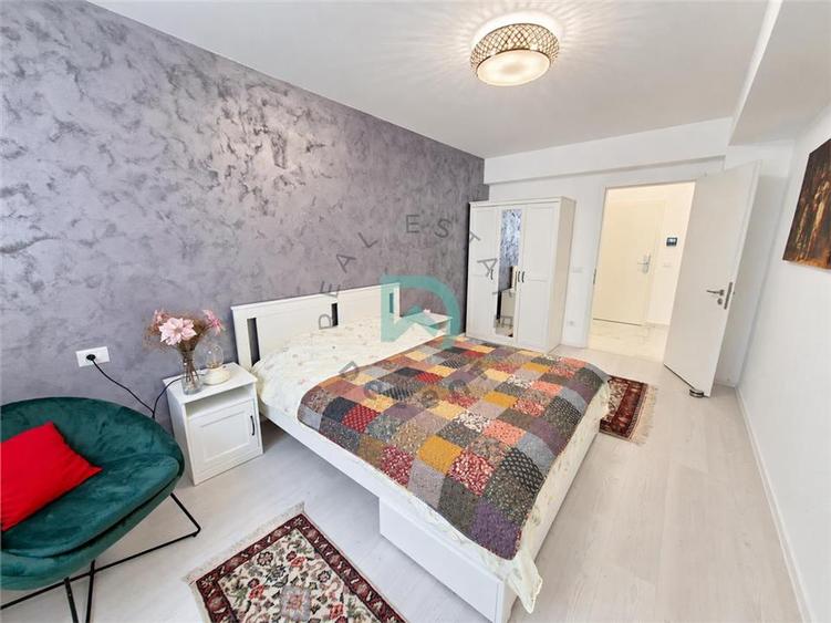 Apartament cu 3 camere decomandat în Tractorul