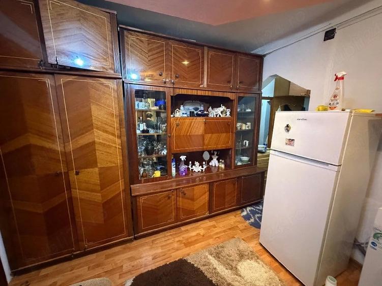 vind apartament trei camere semidecoandat - 2