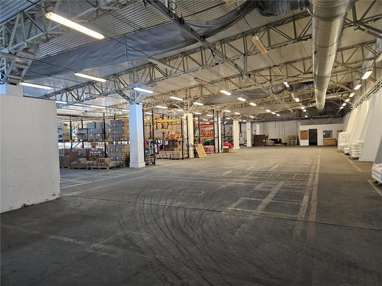 Spațiu industrial, de 2,400 mp, în Periferie