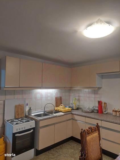 Casă cu 4 camere cu Teren 1100 Mp în Poiana