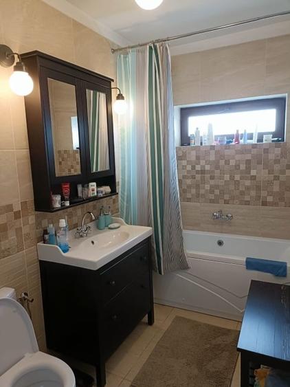 Casă individuală cu 4 camere cu Canalizare în Central