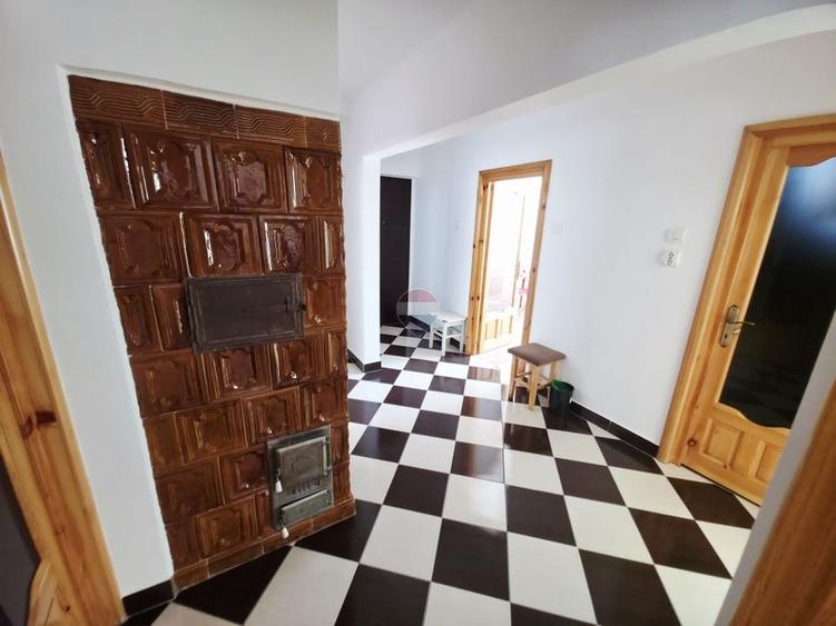 Apartament cu 3 camere decomandat, mobilat în Dărmănești