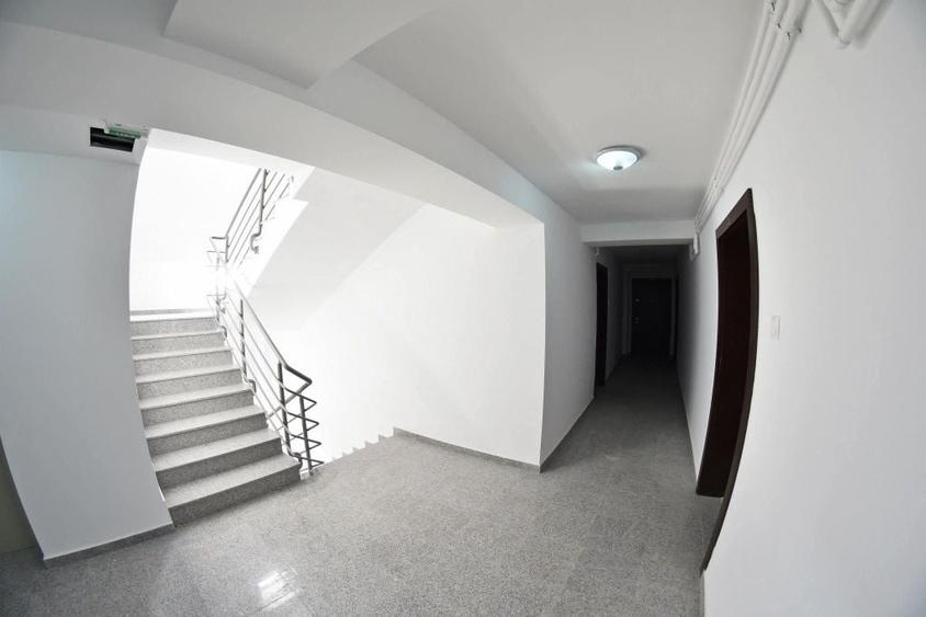 Apartament cu 3 camere decomandat în Berceni