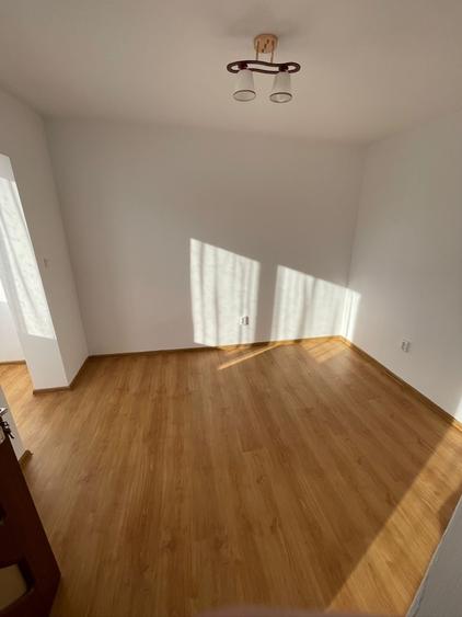 Apartament cu 2 camere semidecomandat în Girocului