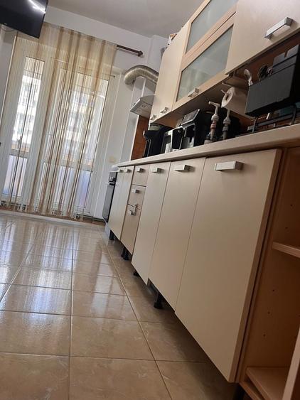Apartament cu 3 camere decomandat, mobilat în Pantelimon