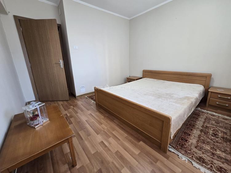 Apartament cu 3 camere decomandat, mobilat în P-ța Mihai Viteazu