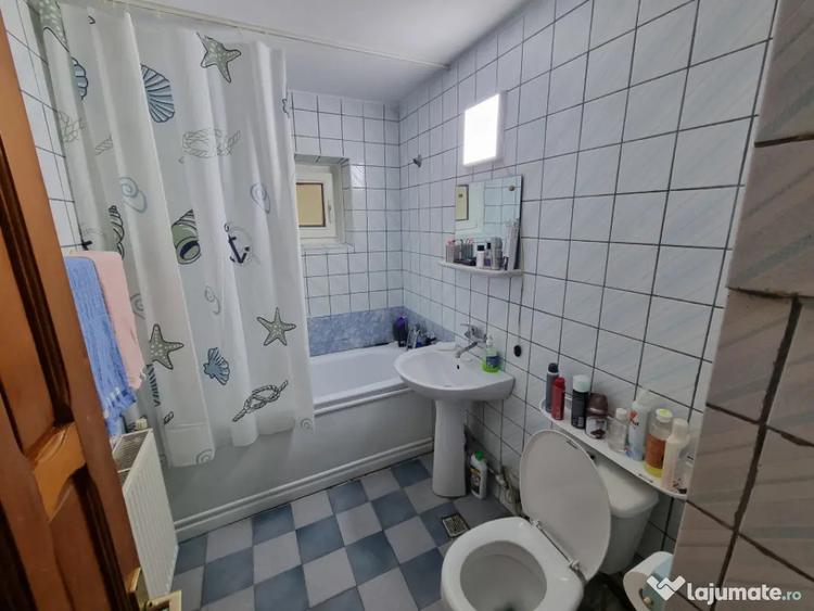 Apartament cu 3 camere decomandat, mobilat în Banca Națională