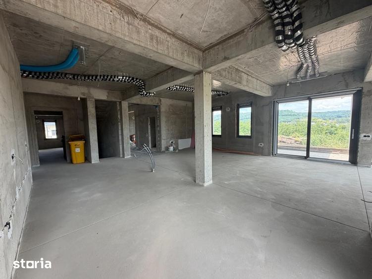 Casă cu 6 camere cu Teren 1400 Mp în Central