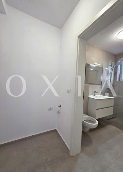 Apartament cu 3 camere semidecomandat în Giroc