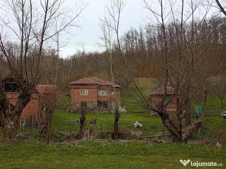Casă cu 4 camere în Poieni (Densuș)