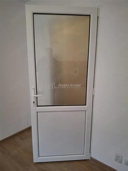 Apartament cu 3 camere semidecomandat în Micro III