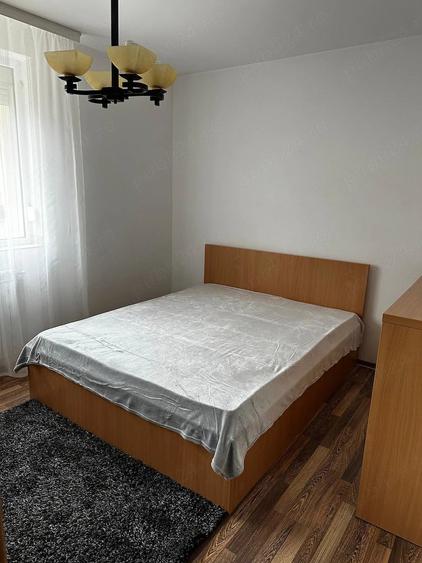 Apartament cu 3 camere semidecomandat în Lipovei