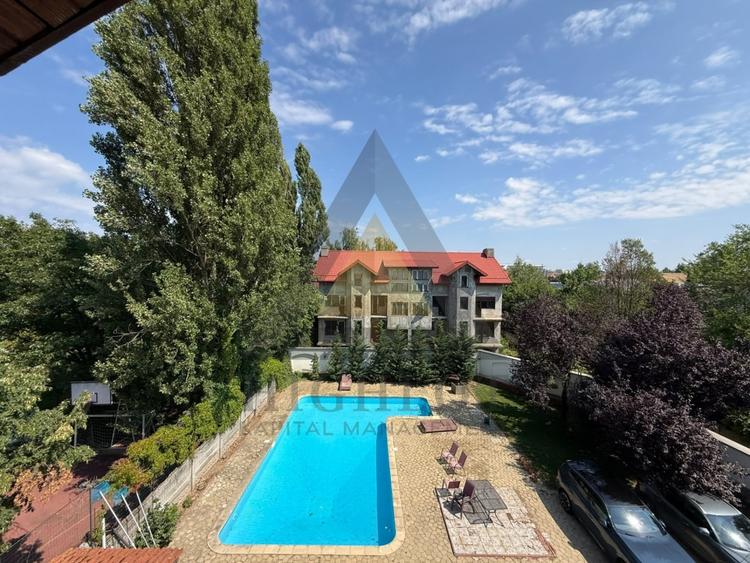 Duplex cu 10 camere cu Piscina în Iancu Nicolae