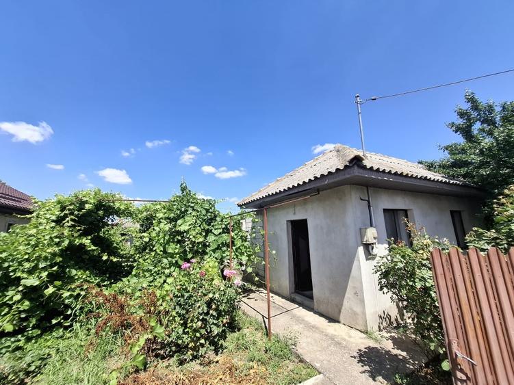 Casă individuală cu 1 camere cu Teren 300 Mp în Fetești-Gară