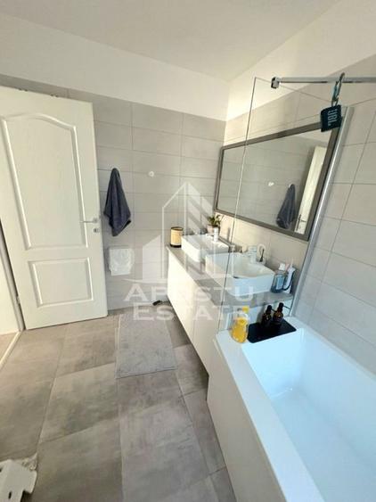 Casă cu 4 camere cu Teren 350 Mp în Ghiroda