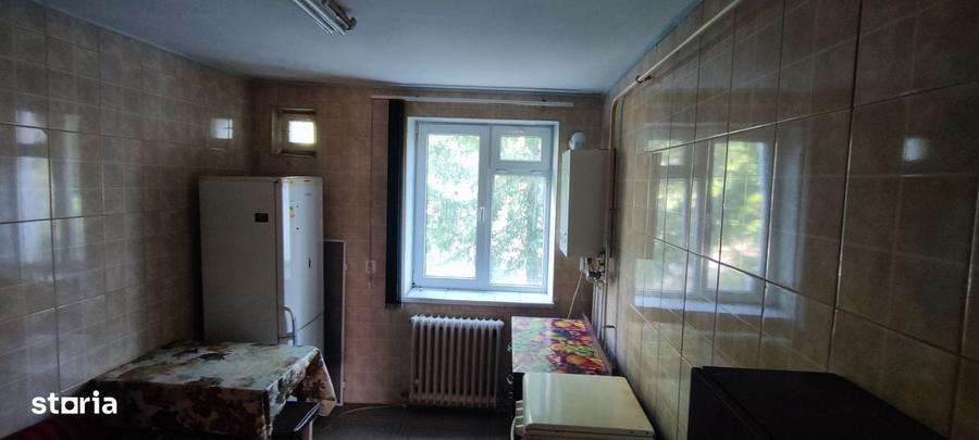 Apartament cu 3 camere decomandat în Dărmănești