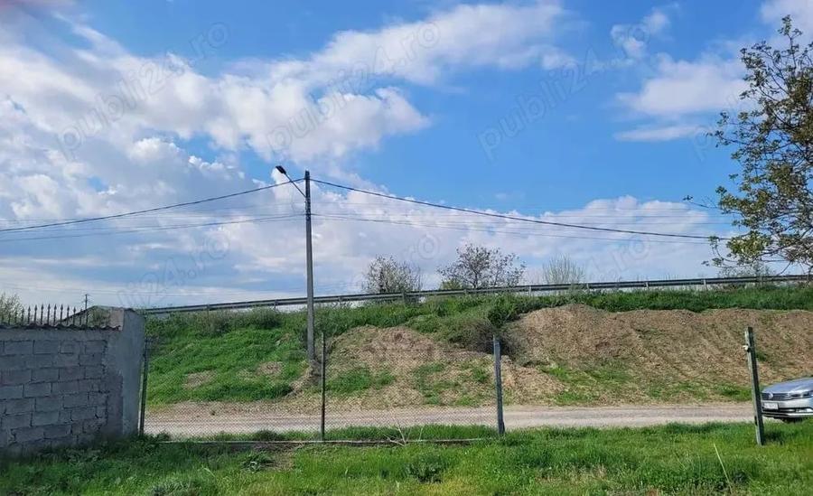 Teren de 2300 mp, în Hanu Conachi
