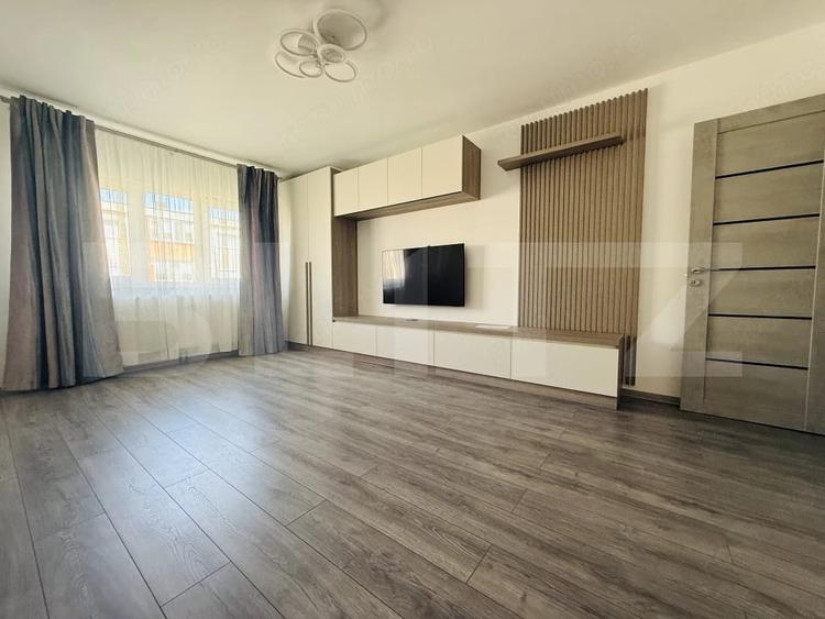 Apartament cu 2 camere decomandat în Tractorul