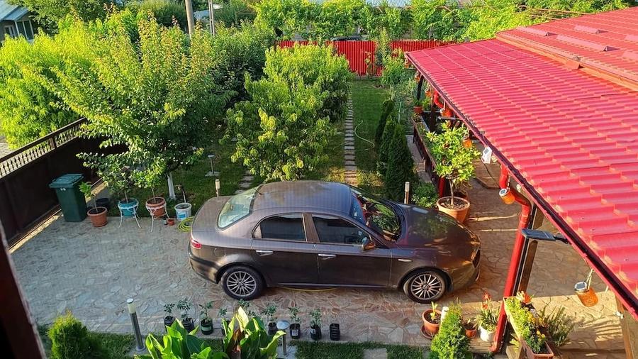 Casă cu 5 camere cu Teren 700 Mp în Cazasu
