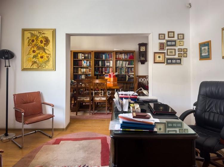 Apartament cu 11 camere semidecomandat în Dacia
